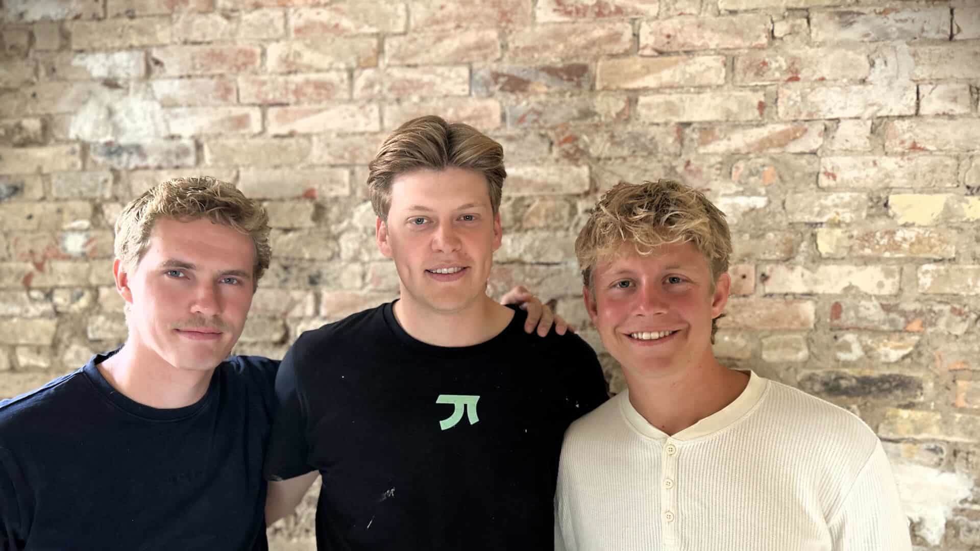 De tre stiftere af Bar Ækko inde i baren